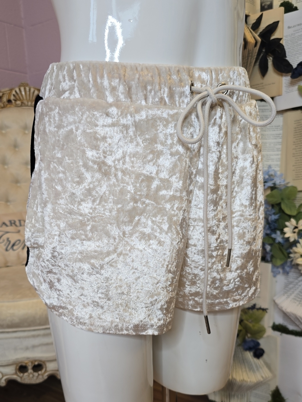 Crushed Velvet Running Shirts from Love Culture SM White&Black